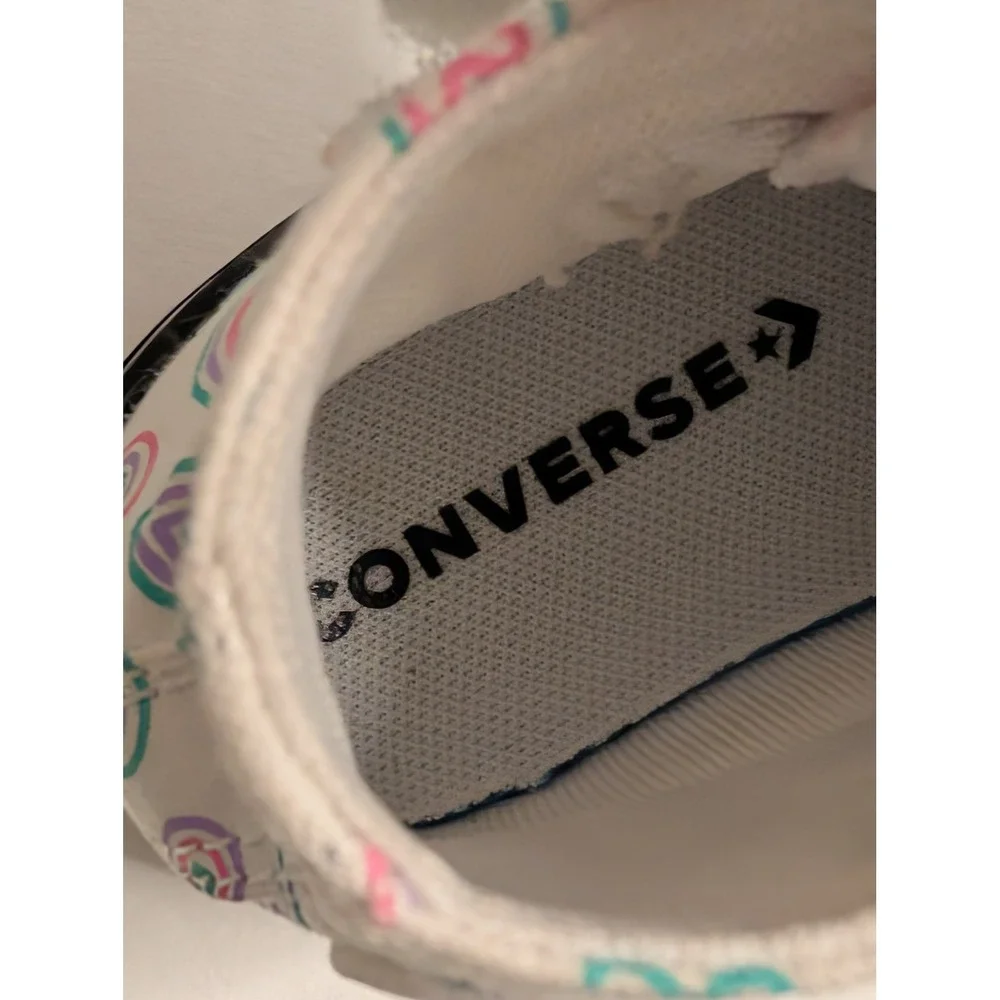 Converse Chuck Taylor All Star Infant Size 5 High Top Heart Print Sneakers White